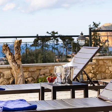 Eleftheria Private Pool/garden/view/3bdrms/3.5bthrms *